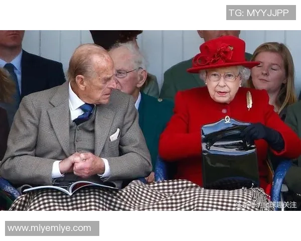 足球明星亲吻英国女王引发全球热议展现体育与王室的独特魅力 足球明星亲吻英国女王引发全球热议展现体育与王室的独特魅力