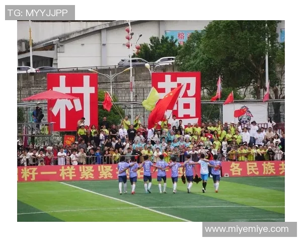 足球明星签名服装图片展示让您感受球场魅力与偶像风采的完美结合