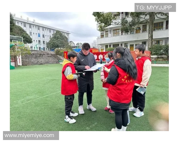 人民大学足球明星的崛起与荣耀之路：青春热血与梦想的交汇