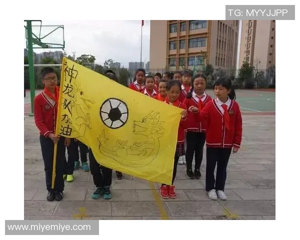 彩旗足球明星的真实身份揭晓背后的故事与成就分析