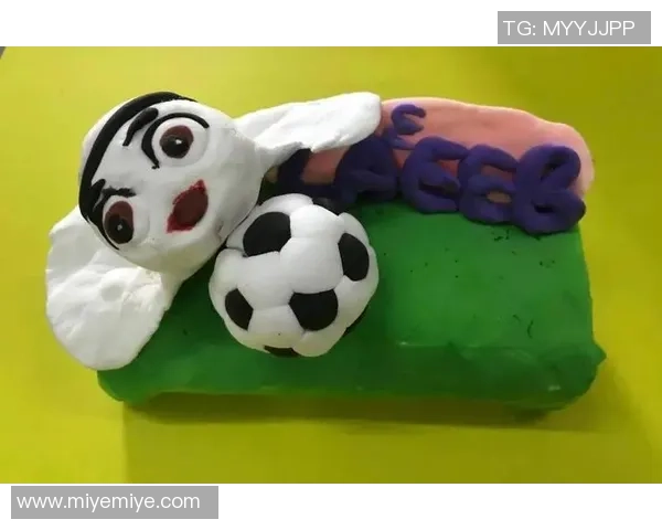 橡皮泥足球明星作品展现创意与热情的艺术之旅